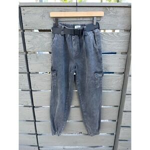 80s 90s vibe black denim cargo joggers with belted waist.‎ Retro vibe. Sz 25